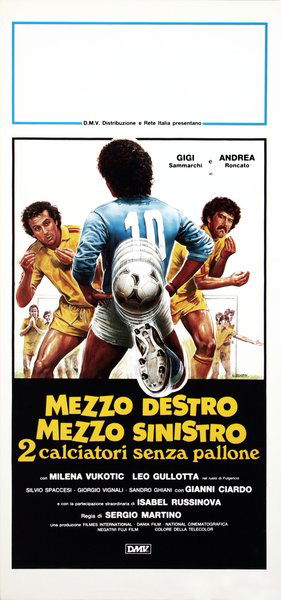Mezzo destro mezzo sinistro - 2 calciatori senza pallone