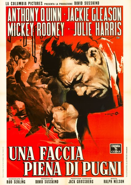 Una faccia piena di pugni