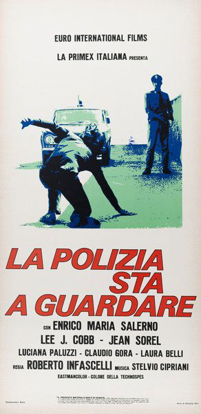 La polizia sta a guardare