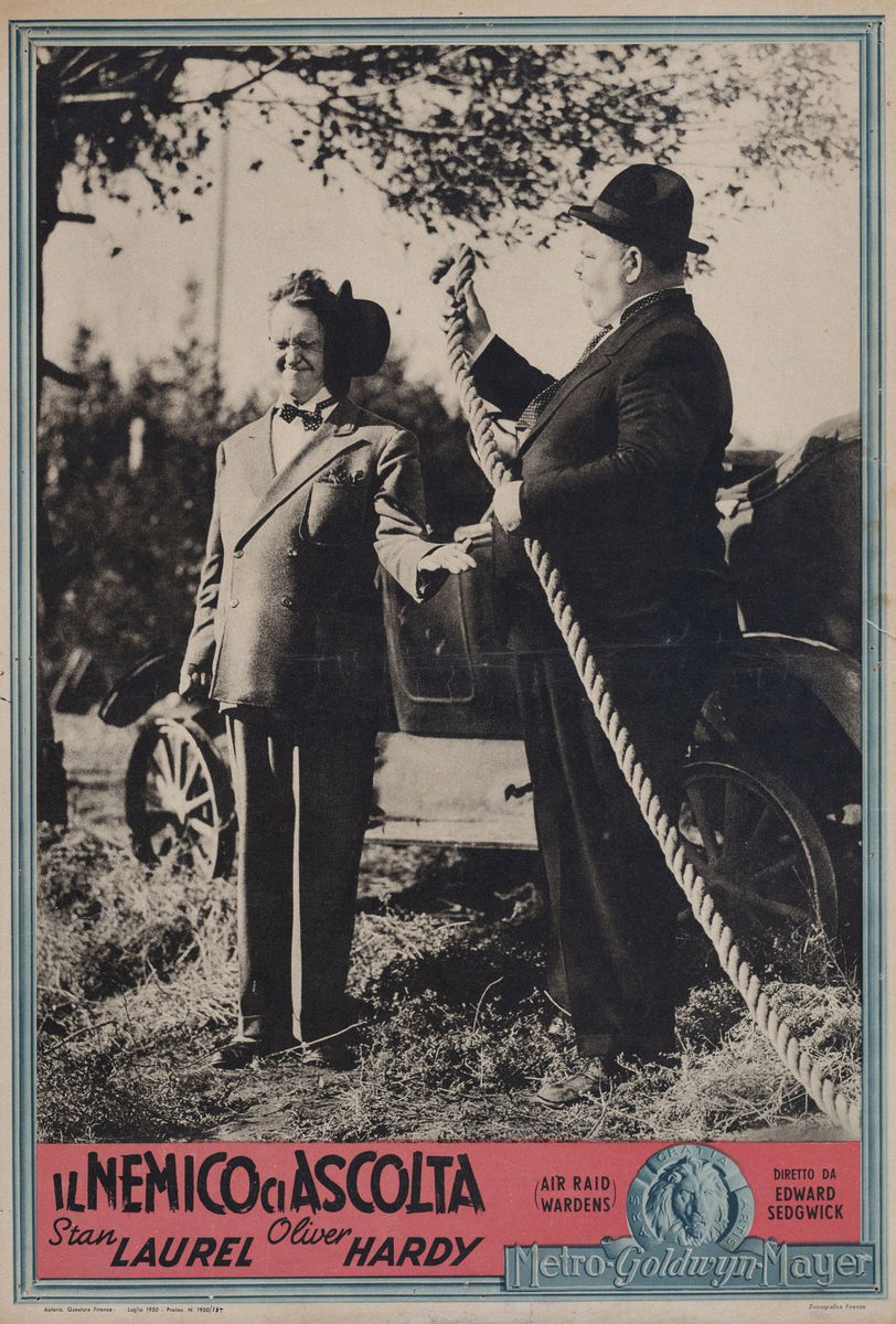 Il nemico ci ascolta - Fotobusta 1