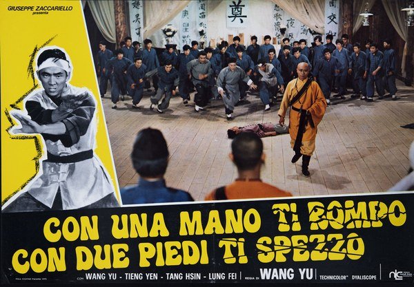 Con una mano ti rompo con due piedi ti spezzo